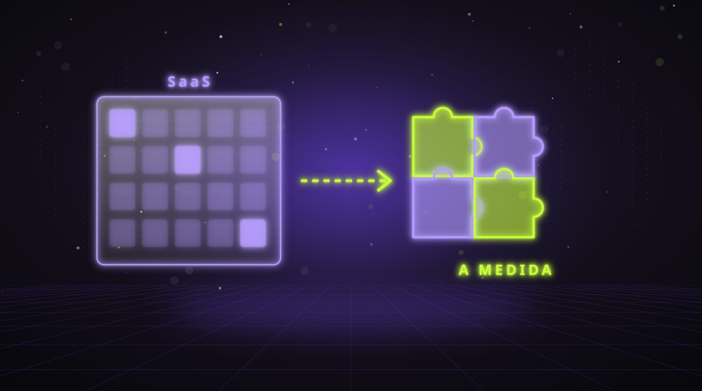 Comparativa visual entre una plataforma SaaS genérica y módulos de software a medida